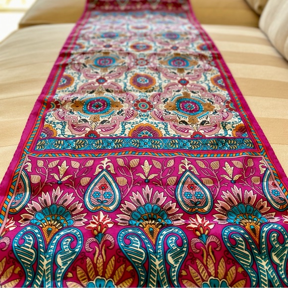 Oscar de la Renta Accessories - SOLD 🤩 Vntg Oscar de la Renta Silk Floral Scarf